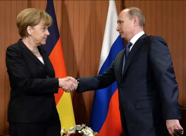 メルケル元独首相とプーチン大統領