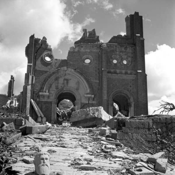長崎 原爆投下後の浦上天主堂