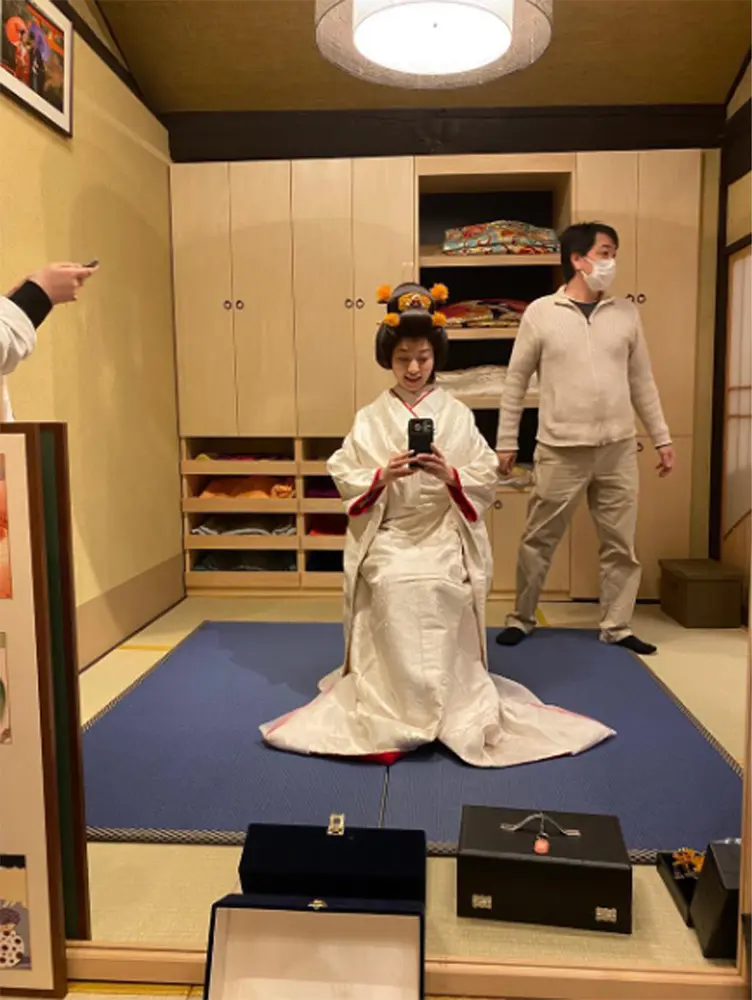 京都祇園甲部の元芸妓・紗月さんの結婚式前撮り 白無垢の衣装合わせ
